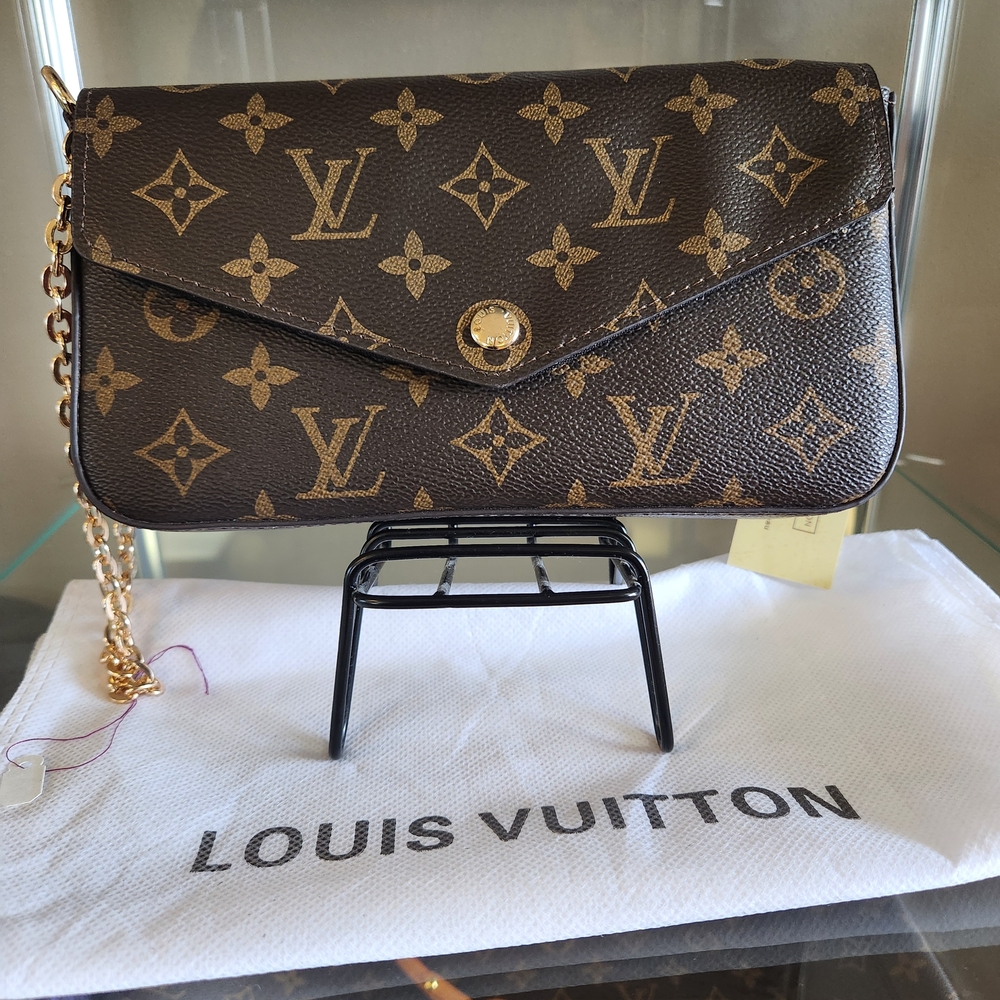Crossbody Purse with Gold Chain